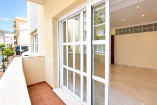 Business premise  Calle dolores ibarruri. Oficina de 110 m2 con garaje y posibilidad de cambio de uso a vi