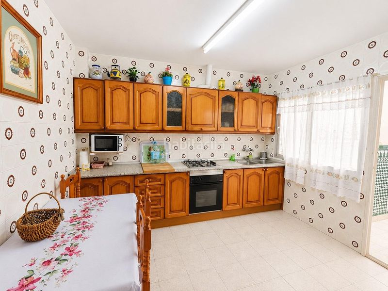 Foto bc1bb6fd-98aa-436e-ab18-a4732b72e615. Chalet casa con gran potencial en Martiricos - La Roca - La Rosaleda Málaga