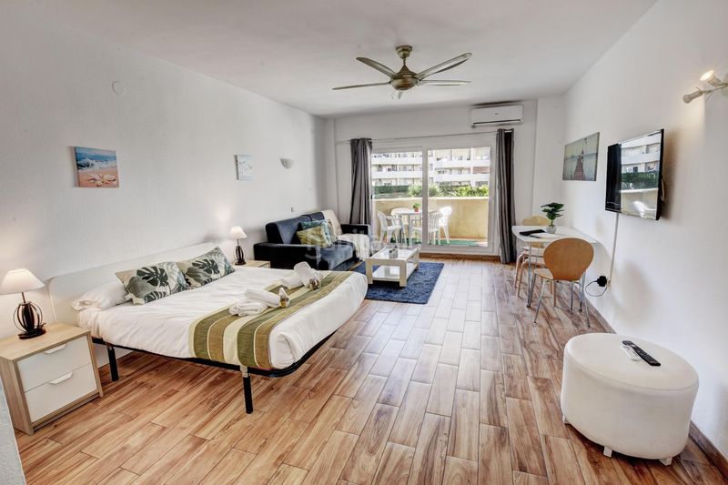 Foto ae4fe003-d6d0-4a6e-a8f4-e8cb63211313. Estudio en parque del estudio suite en benal beach con terraza y sol de tarde en Benalmádena