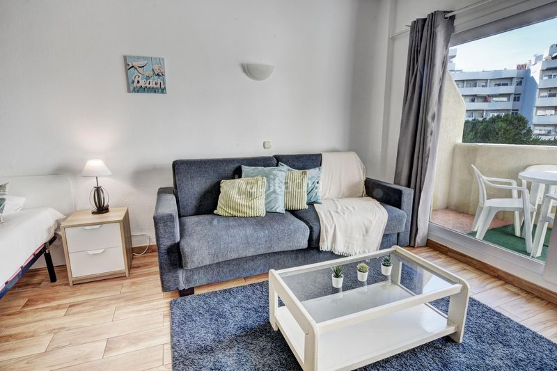 Foto d3bd7d0a-cd67-4da6-ac1f-558e0c3f8b94. Estudio en parque del estudio suite en benal beach con terraza y sol de tarde en Benalmádena