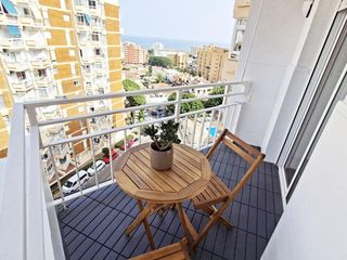 Pis  Calle luis vives. 2 dormitorios reformado e estrenar con parking, piscina y licenc