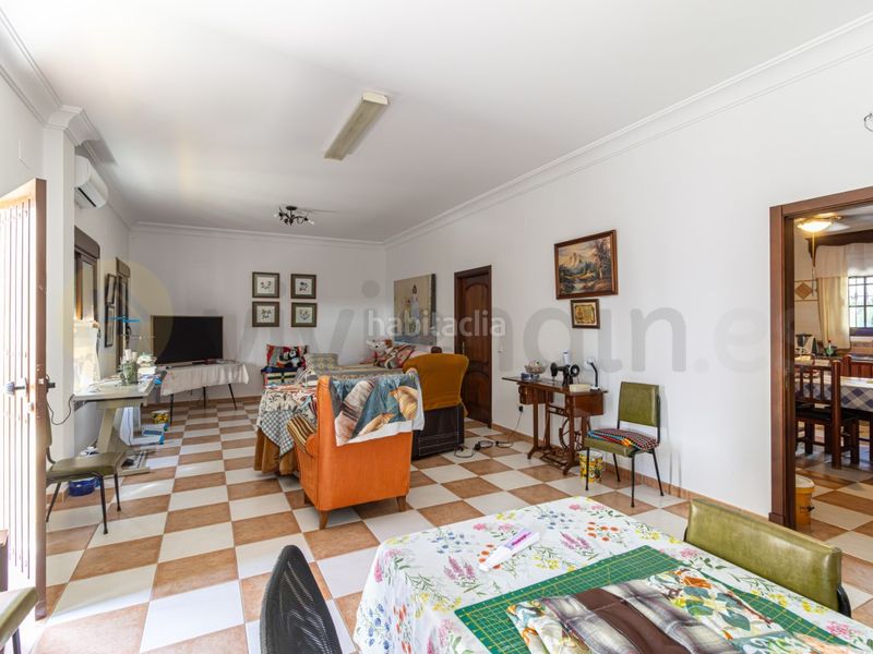 Foto 14d2f7d7-57a7-4e03-87b5-3f0caf3948d4. Casa amb aparcament a Paterna de Rivera