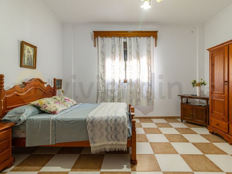 Foto b953c842-e5a8-4885-b731-575c6935ce8a. Casa amb aparcament a Paterna de Rivera