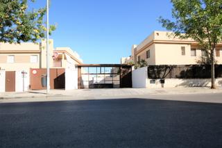 Aparcament cotxe a Caballero Bonald-S. José Obrero-Guadalcacín. Garaje y trastero en zona norte