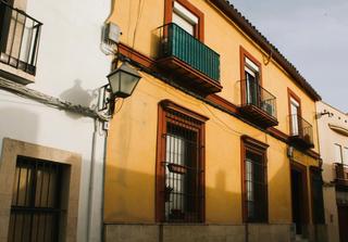 Casa en Madre de Dios. Casa de vecinos con 8 apartamentos
