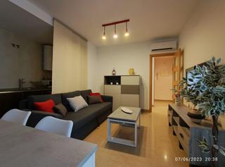 Rent Flat in Centro. Alquiler en calle caballeros con garaje y trastero
