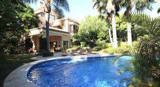 Casa a Lomas de Marbella Club. Villa de lujo en puente romano.