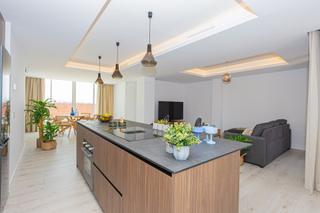 tic en San Pedro de Alcntara Pueblo. Apartamento renovado con terraza y vistas, a minutos de la playa