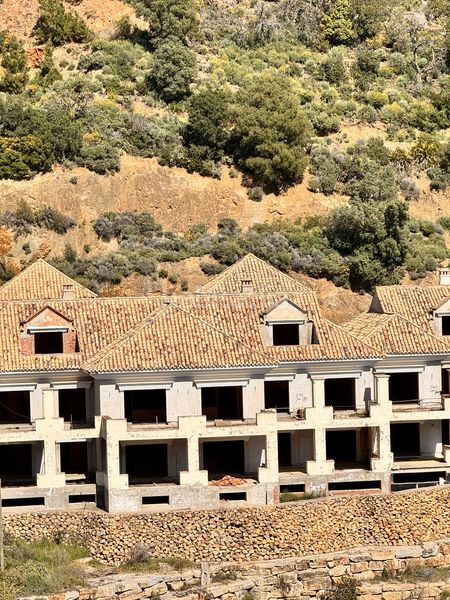 Foto aa5ae103-c1b3-4cdb-b2dd-4d67fd4a5c26. Terreno residencial parcela residencial edificable con proyecto en desarrollo en Istán