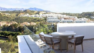 Apartament a Centro. Tu nuevo hogar en la cala de estepona mar, golf y elegancia
