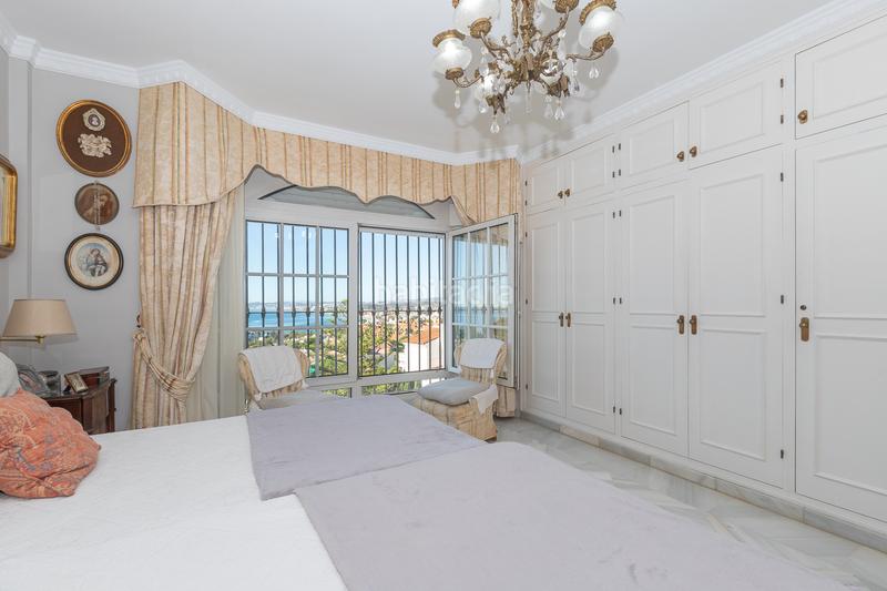 Foto 44dc1a98-85f1-4882-bc54-1e38425feaeb. Casa villa con vistas al mar en Seghers, en Seghers Estepona