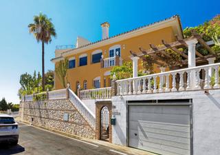 Casa a Torremuelle. Precioso chalet de 5 dormitorios con apartamento independiente e