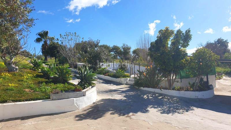 Foto d99943e2-aa84-4cb0-97bf-771ac1c56780. Casa  rústica a buen precio con una gran parcela en Estepona