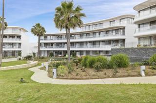 Apartament a Guadalobón. Exquisito apartamento en primera línea de playa en the edge, est