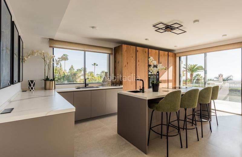 Foto 3b9f1ab8-52fa-44e7-adf3-ede8d4b8b99f. Casa lujosa villa de cinco dormitorios con vistas panorámicas al mar en rocío de nageles, milla de oro en Marbella