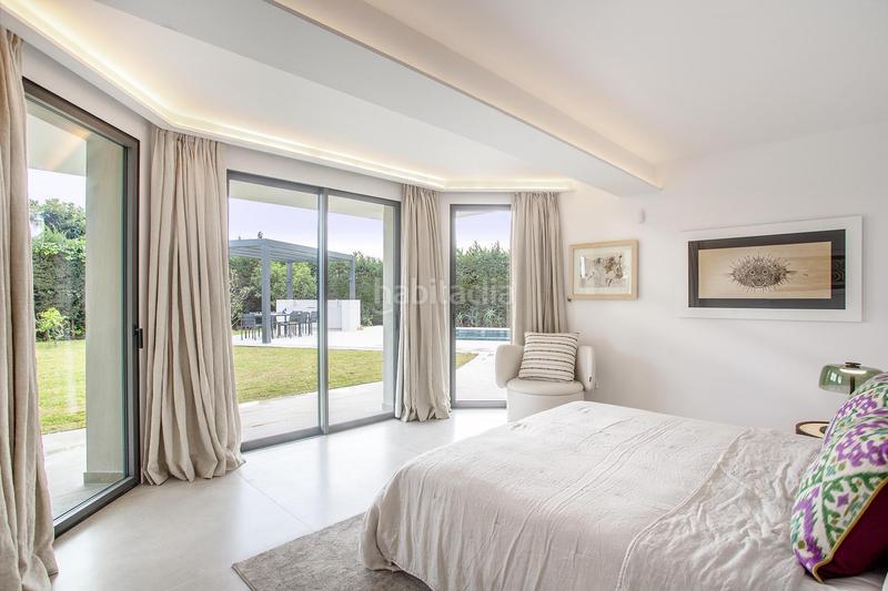 Foto 3df3cd9e-491a-4b37-81ca-2a9e35b77be9. Casa lujosa villa de cinco dormitorios con vistas panorámicas al mar en rocío de nageles, milla de oro en Marbella