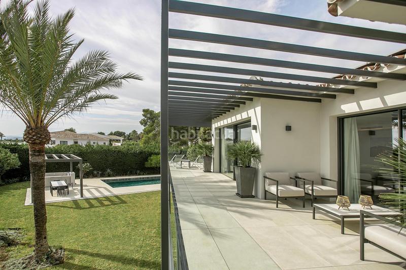 Foto 6062c26c-d576-4046-94a3-c35db2ffc48d. Casa lujosa villa de cinco dormitorios con vistas panorámicas al mar en rocío de nageles, milla de oro en Marbella