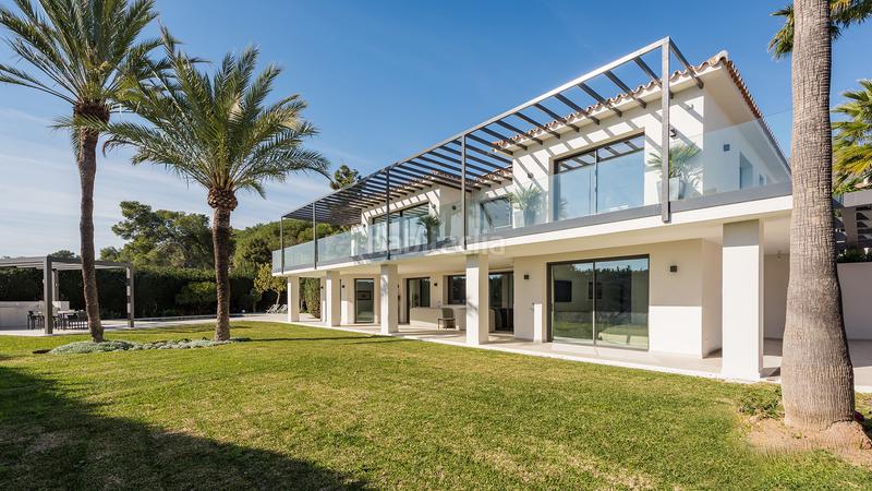 Foto b0b308c4-95ea-47c6-abf2-05354fa3539c. Casa lujosa villa de cinco dormitorios con vistas panorámicas al mar en rocío de nageles, milla de oro en Marbella