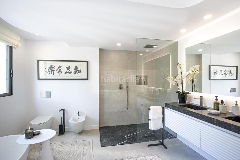 Foto b60245df-0ed9-4f7c-a8d9-881d85b74c51. Casa lujosa villa de cinco dormitorios con vistas panorámicas al mar en rocío de nageles, milla de oro en Marbella