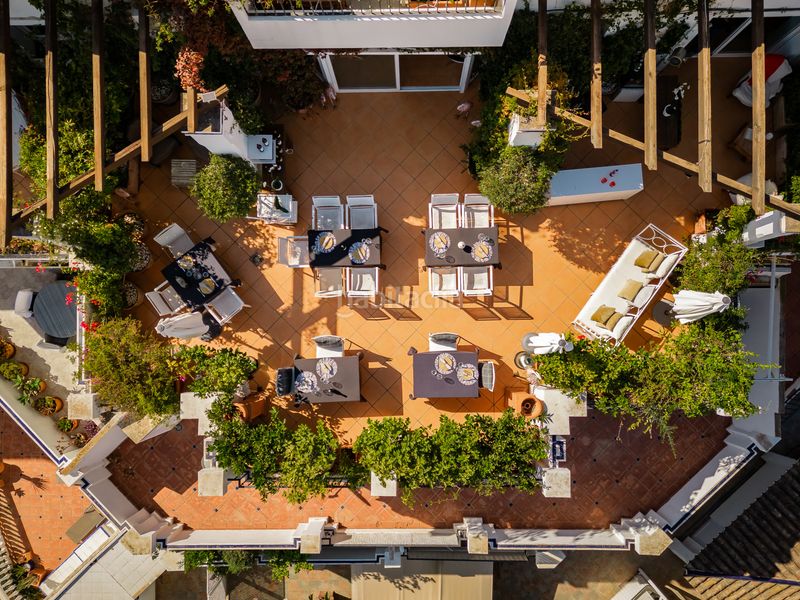 Foto 6c7b048c-dca5-40b0-86df-a68d72cbf3c7. Àtic amb aparcament piscina a Nueva Andalucía centro Marbella