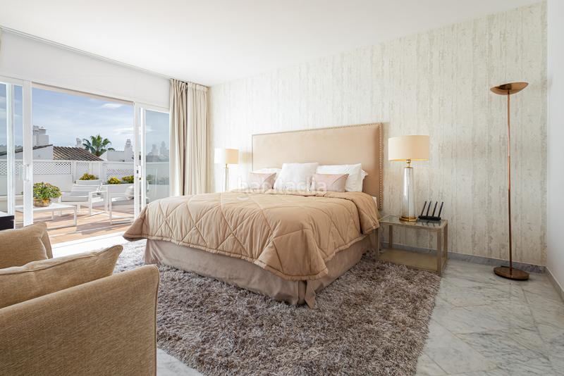 Foto 99355296-cd0b-49a9-881e-b8d8a9120313. Dachwohnung mit parking pool in Puente Romano Marbella