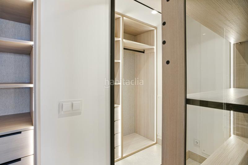 Foto 6a4ff90b-8626-4bc7-92e2-635aaabe4202. Planta baja impecablemente renovado, orientada al sur frente a la playa, jardín apartamento situado en la exclusiva comunidad de menara beach en Estepona