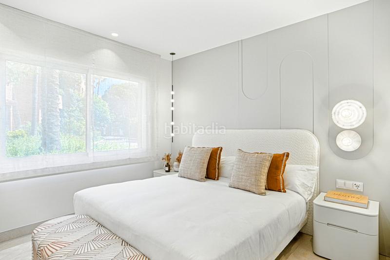 Foto b41ede66-d1e5-401e-9695-e9fa6003cfff. Planta baja impecablemente renovado, orientada al sur frente a la playa, jardín apartamento situado en la exclusiva comunidad de menara beach en Estepona