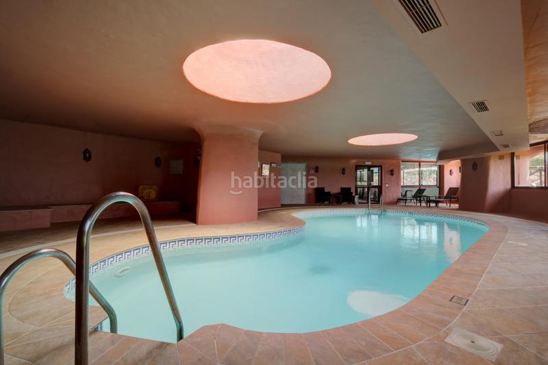 Foto df434525-5ff6-447e-ad99-389f1f380459. Planta baja impecablemente renovado, orientada al sur frente a la playa, jardín apartamento situado en la exclusiva comunidad de menara beach en Estepona