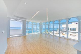 Àtic a Centro. Impresionante, orientado al sur totalmente renovado, apartamento