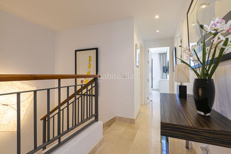 Foto b4a5e5e0-71d3-438c-ba07-bf612ba674e0. Casa adosada hermosa casa adosada de cuatro dormitorios en los almendros, parte de la comunidad segura los arqueros golf en Benahavís
