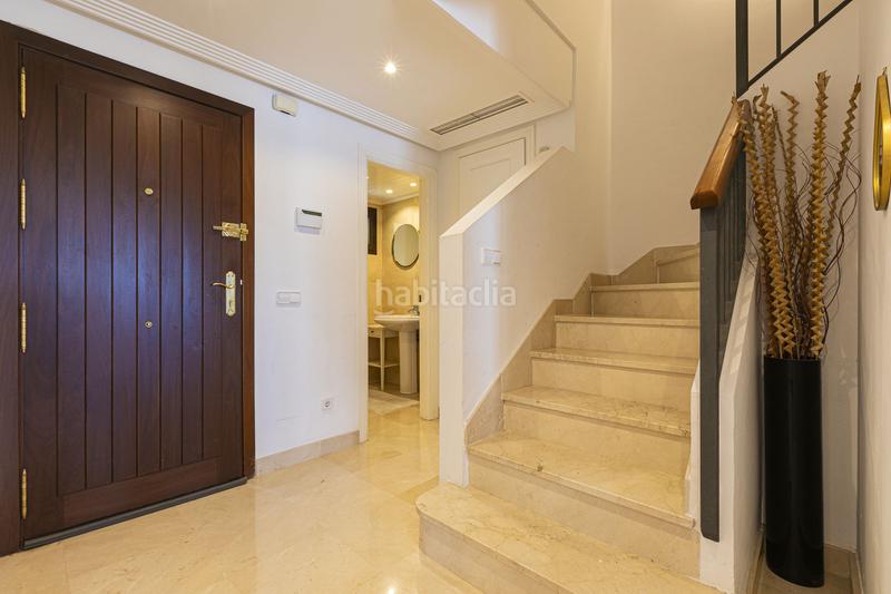 Foto f449869d-223f-46c8-a8f8-74320540c3fb. Casa adosada hermosa casa adosada de cuatro dormitorios en los almendros, parte de la comunidad segura los arqueros golf en Benahavís