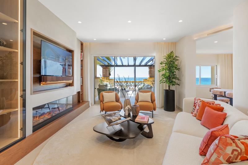 Foto 8c9bd198-cbf3-489d-a1e5-418a264e53a8. Apartamento exclusivo apartamento renovado en primera línea de playa Río Real en Marbella