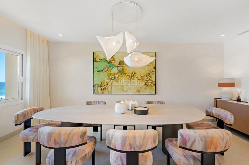 Foto ba84a5b5-f6ad-4f69-8740-1d51b484eac5. Apartamento exclusivo apartamento renovado en primera línea de playa Río Real en Marbella