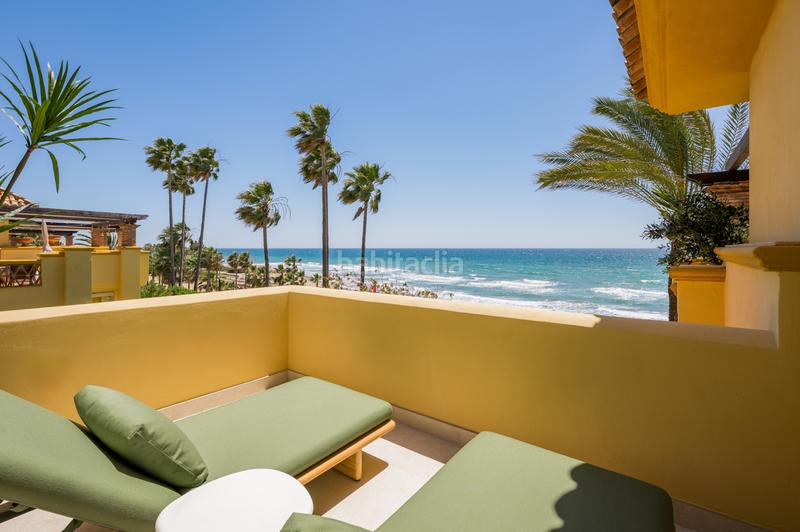 Foto bd618da5-40e5-471a-8d62-b28172b652aa. Apartamento exclusivo apartamento renovado en primera línea de playa Río Real en Marbella