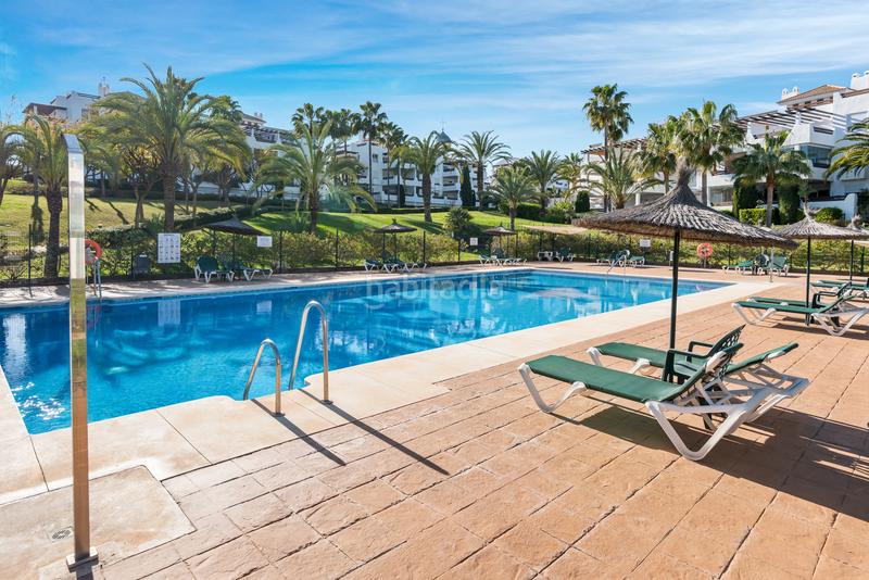 Foto e8fa11df-3bc4-44c2-9a7e-22c37591b689. Attico con parcheggio piscina in La Concha - Resina Golf Estepona