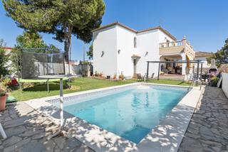 Maison à Centro. Amplia villa de 6 dormitorios con vistas al mar y a la montaña e