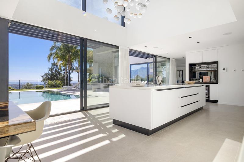 Foto 66c75722-c7ad-4bfb-8473-45dd7a7e3836. Casa lujo contemporáneo con vistas panorámicas en La Alquería en Benahavís