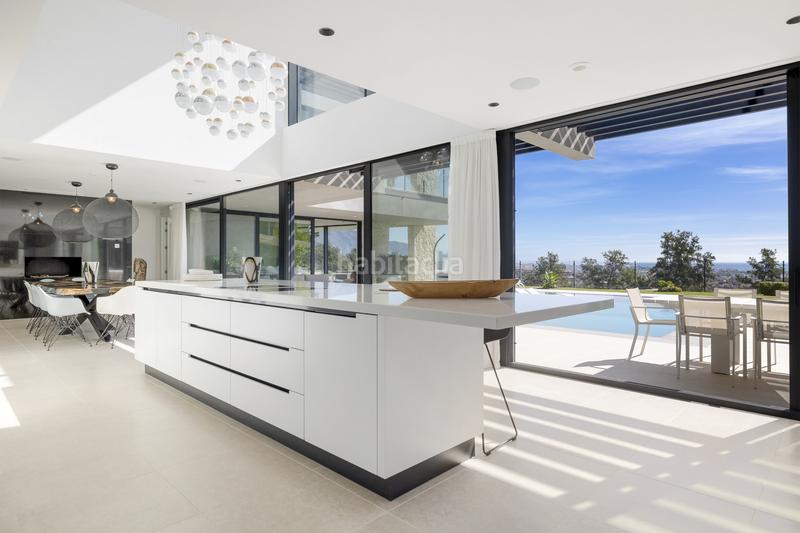 Foto a0a55faf-a137-4f5a-8afe-c066b1855bc8. Casa lujo contemporáneo con vistas panorámicas en La Alquería en Benahavís
