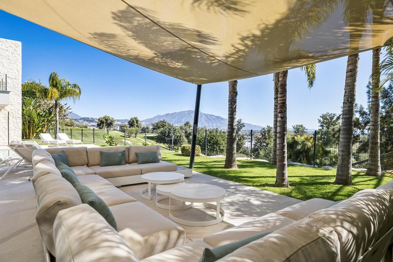 Foto d36a1d27-11a3-412f-bc1e-1793eedf886b. Casa lujo contemporáneo con vistas panorámicas en La Alquería en Benahavís