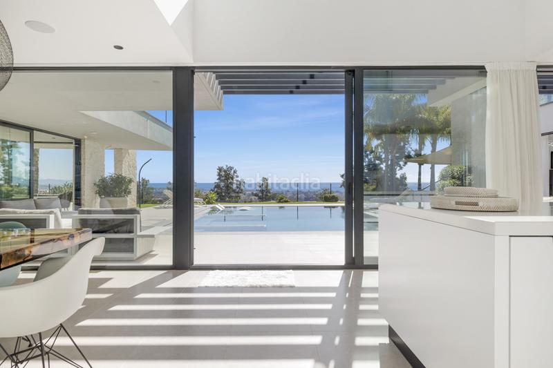 Foto f59d33b0-37ca-400d-a091-61ffd4ad86ee. Casa lujo contemporáneo con vistas panorámicas en La Alquería en Benahavís