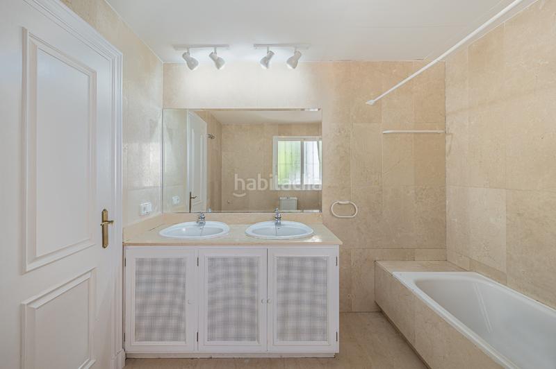 Foto b6199666-f6f2-45b7-ae85-bf9c54addb76. Casa a schiera con parcheggio in La Quinta Benahavís