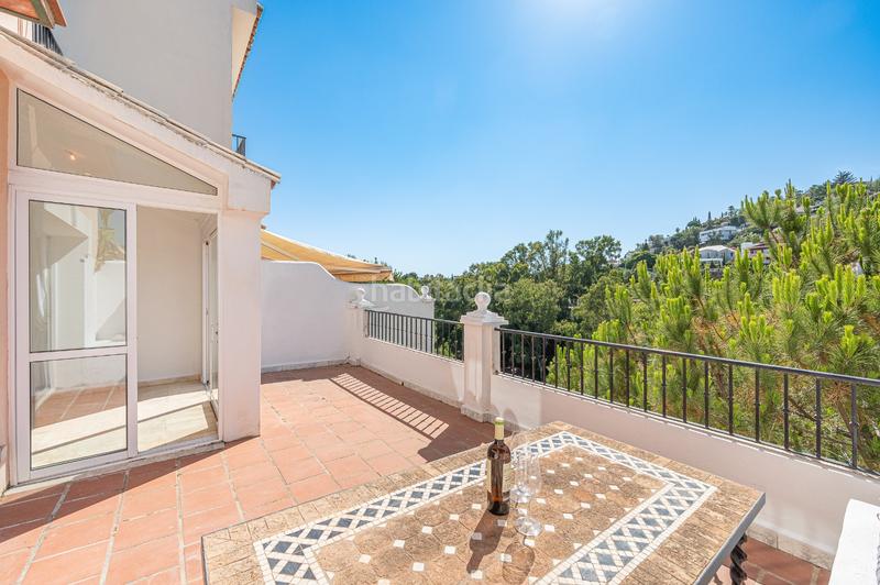 Foto c33992db-77fa-49cf-bf0b-ad194f971482. Casa a schiera con parcheggio in La Quinta Benahavís