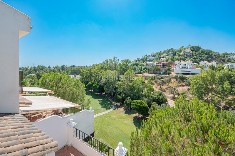 Foto d8234bea-4092-48f8-aea7-74fbfc5e9525. Casa a schiera con parcheggio in La Quinta Benahavís
