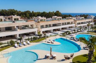 Planta baixa a Puente Romano. Impresionante apartamento de 4 dormitorios en planta baja en epi