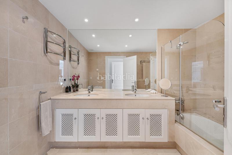 Foto 08d4556d-b0c9-41e1-a66a-0251d438cff7. Àtic amb aparcament piscina a Los Naranjos Marbella