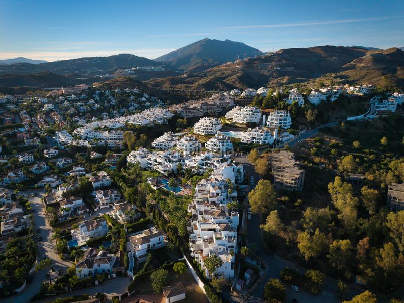 Foto 3d3cedd2-db28-4337-afcb-2b5fe7517a0e. Àtic amb aparcament piscina a Los Naranjos Marbella
