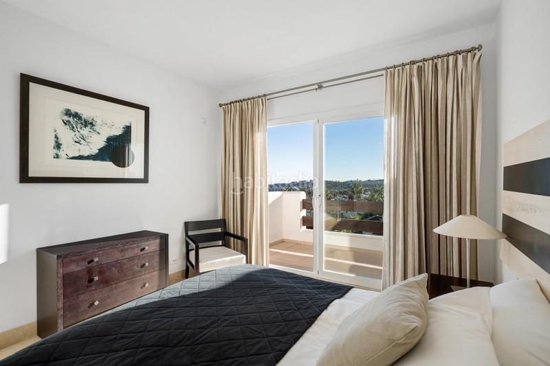 Foto 678fc65b-88f5-4822-bd67-f63bb111f42b. Àtic amb aparcament piscina a Los Naranjos Marbella