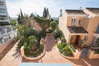 Casa adossada a La Carolina - Guadalpín. El capricho  casa adosada en esquina con piscina privada zona gu