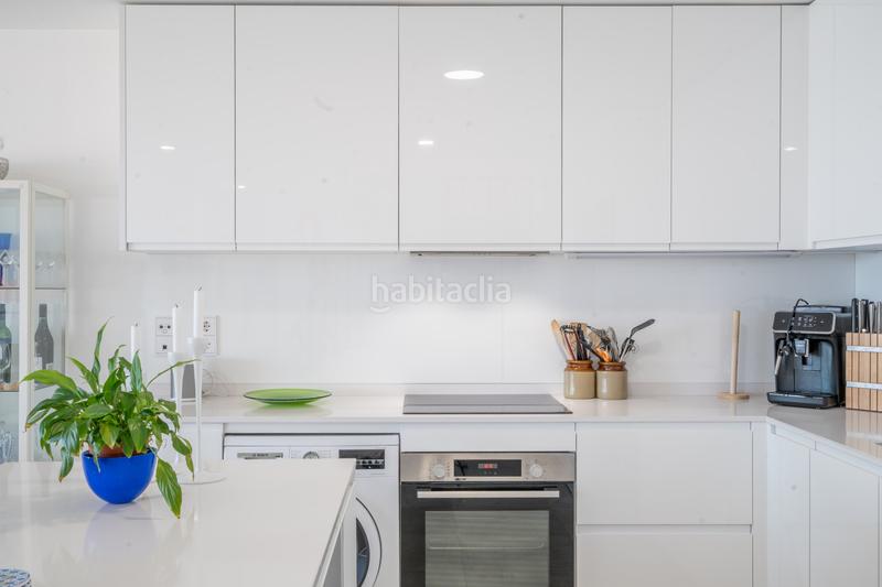 Foto 882eccf3-5abb-469a-8f53-b4a128fb64c3. Dachwohnung mit parking in Centro Estepona