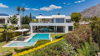 Haus in Lomas de Marbella Club. Obra maestra con vistas al mar mágico en la prestigiosa milla de